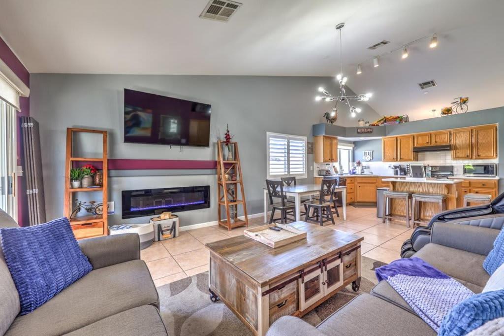 Family Fun For Everyone In Las Vegas- 4 Bedrooms, Billiards, Game Room Henderson Exterior photo