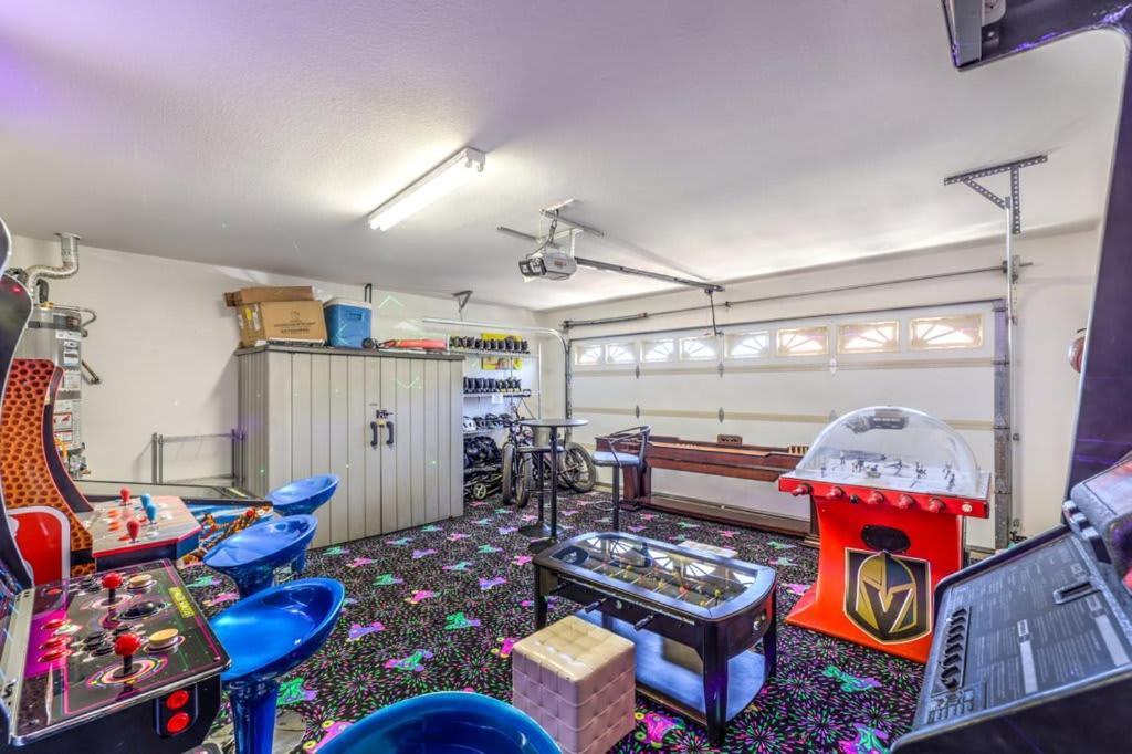 Family Fun For Everyone In Las Vegas- 4 Bedrooms, Billiards, Game Room Henderson Exterior photo